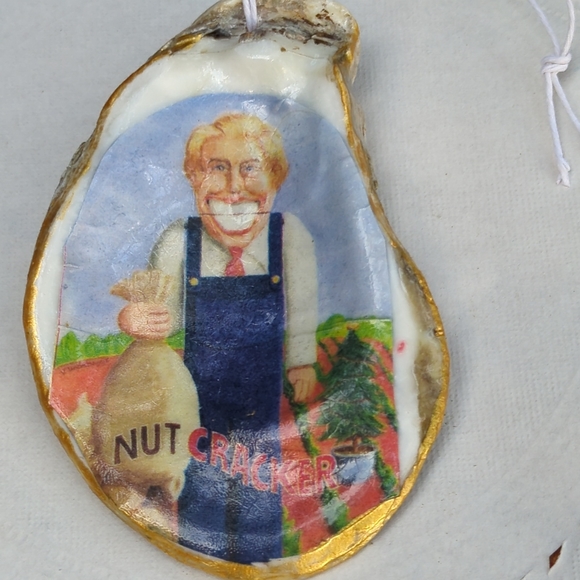 Jimmy Carter Handcrafted Oyster shell decoupaged "nutcracker" gold edged New - Picture 1 of 6